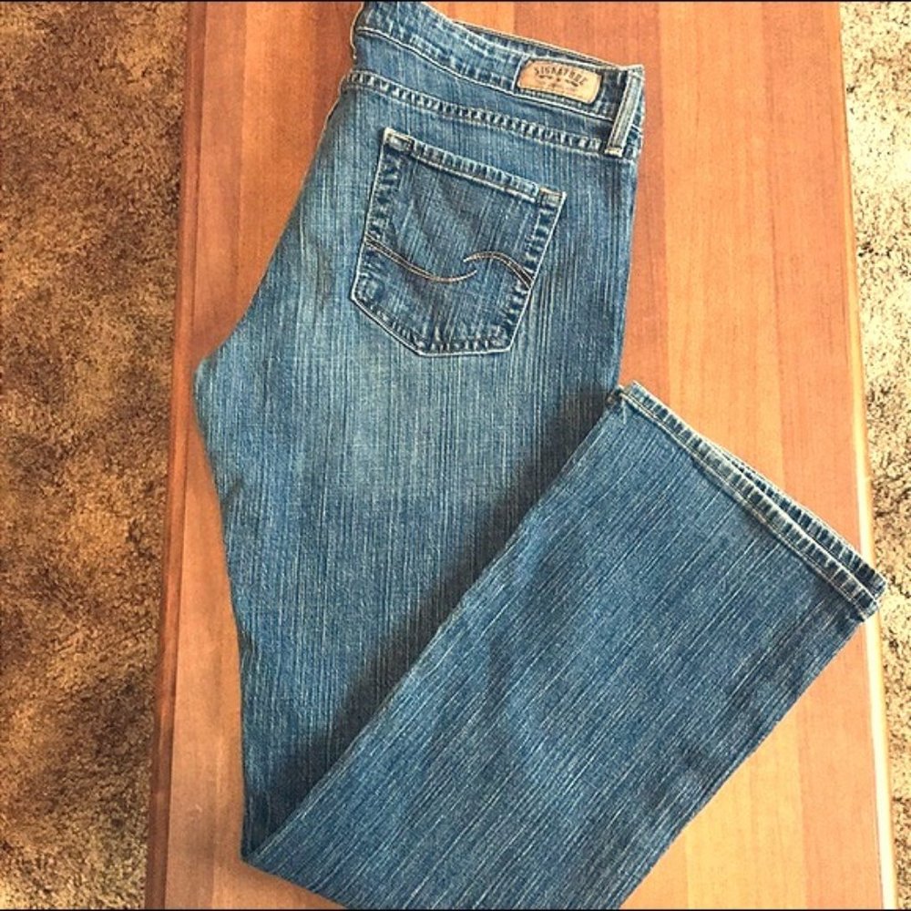 Levi’s Signature Low Rise Boot cut  Size 18